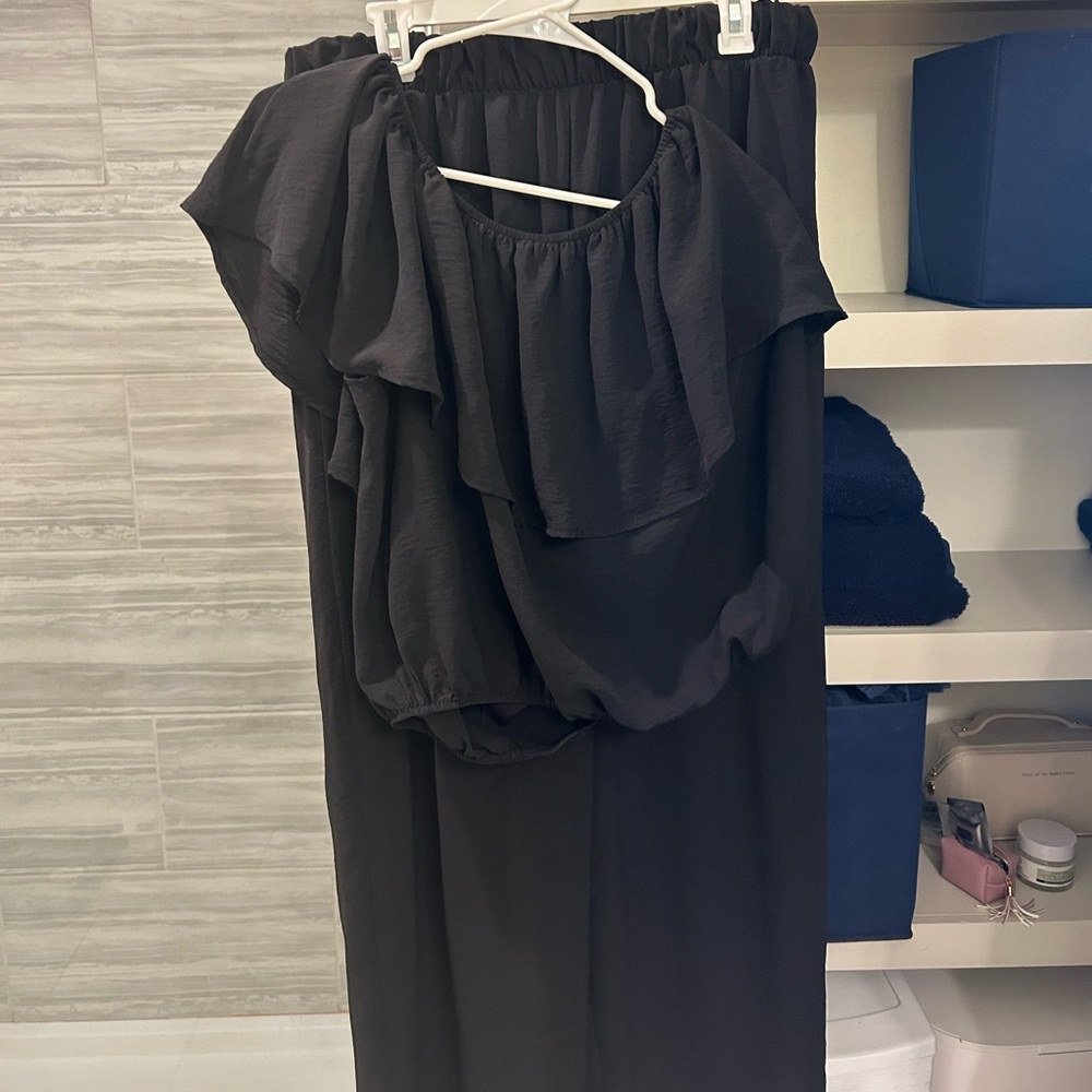 2 piece set.  Top can be worn off the shoulder